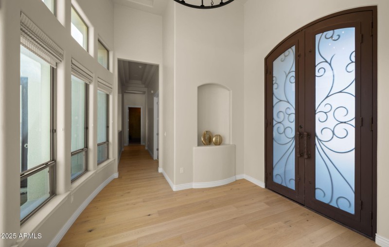 13-web-or-mls-Foyer1