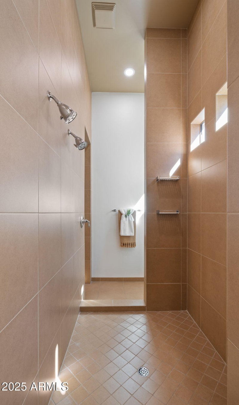 69-web-or-mls-Primary Bedroom9