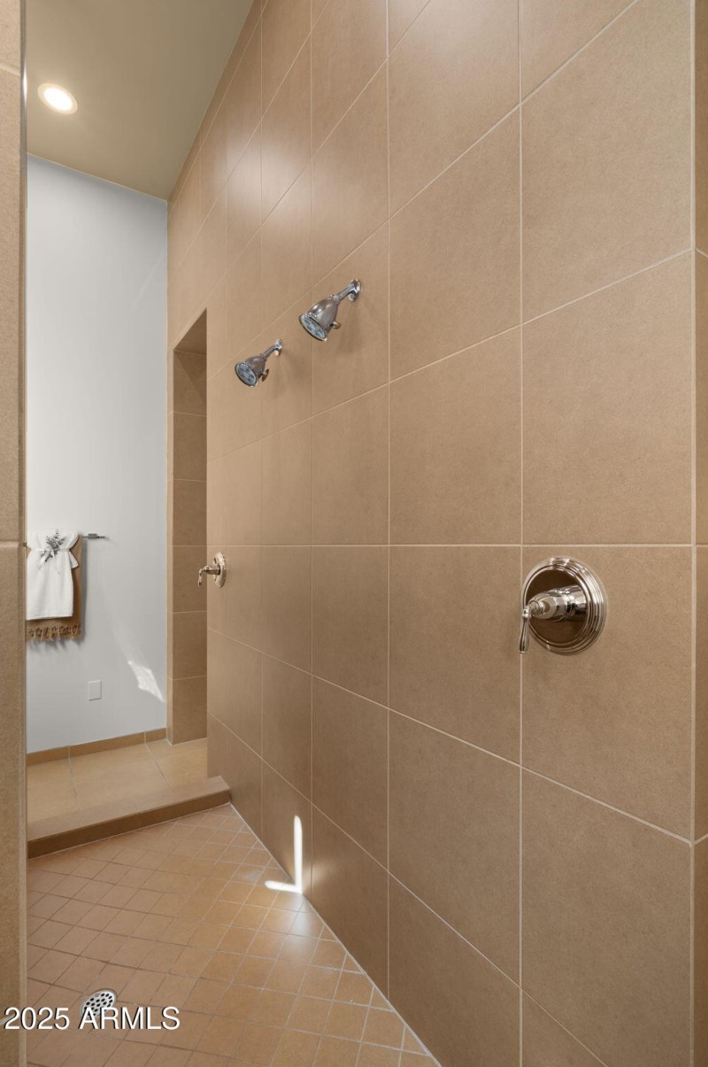 70-web-or-mls-Primary Bedroom10