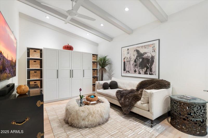 Private Den off of Entry