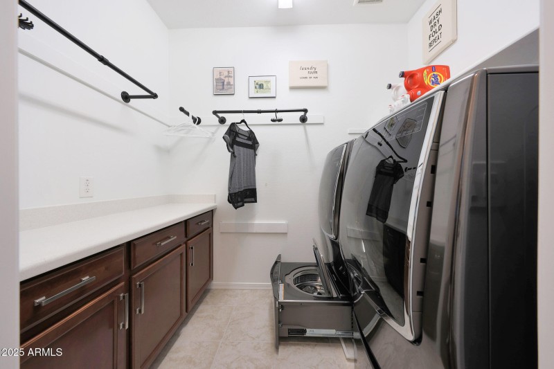 Laundry Upstairs-Washer & Dryer Stay