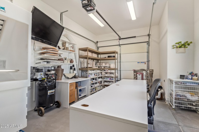 3rd garage hobby room2