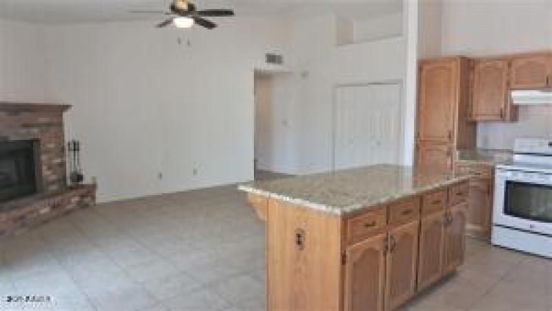 Kitchen to Family Rom