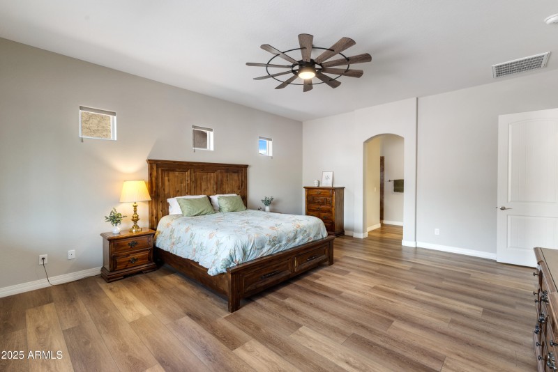 Master Suite to Ensuite bathroom