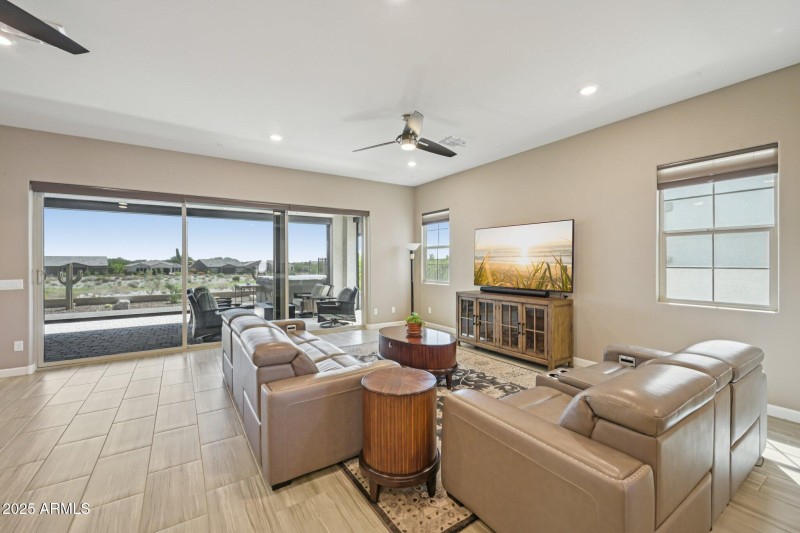 7-web-or-mls-N 205th Gln-S0110-007