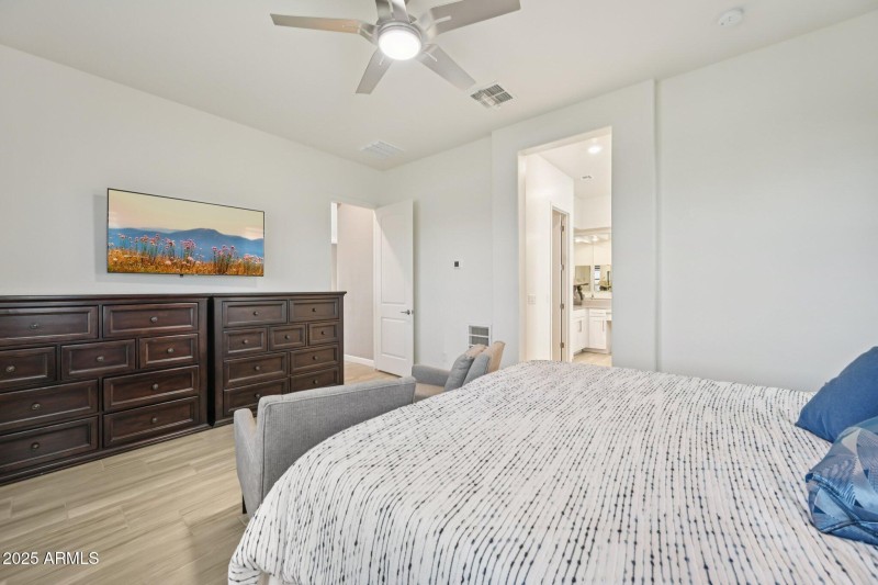 31-web-or-mls-N 205th Gln-S0110-031