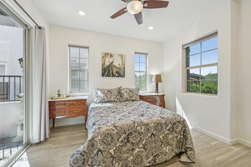 33-web-or-mls-N 205th Gln-S0110-033