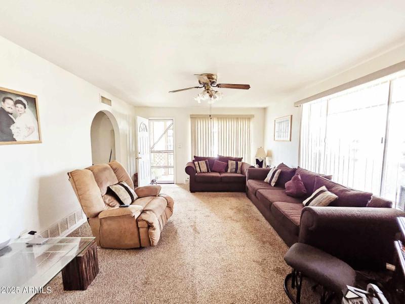 449343560_752471697100152_43249183640693