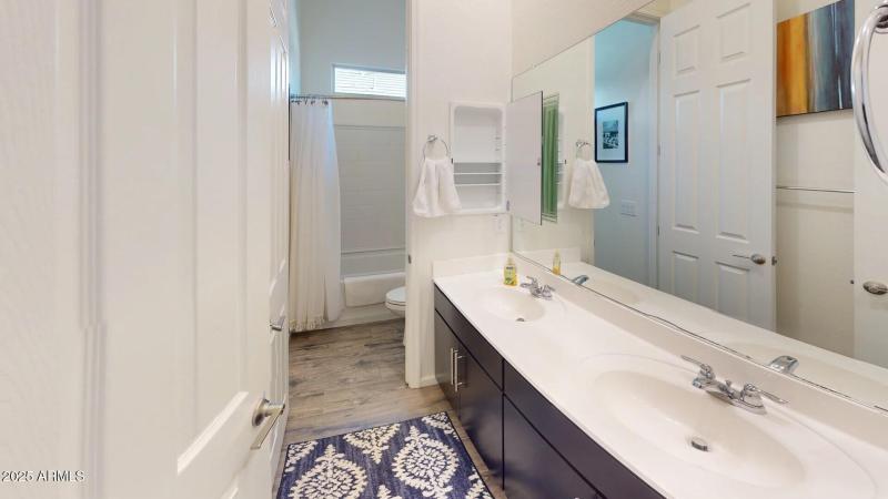 PrHXgV83dAR-Bathroom