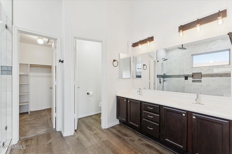 32-032-primary-bathroom