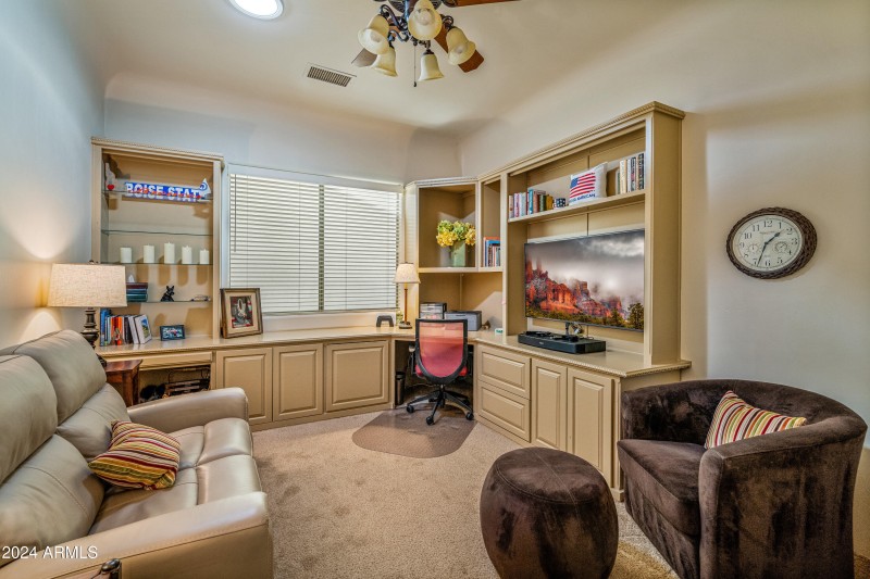 Third bedroom or den