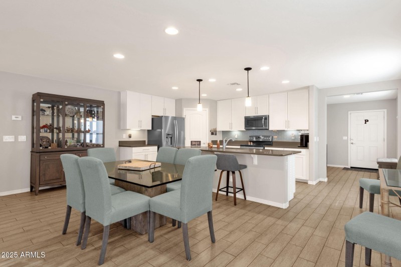 8-web-or-mls-2860-e-detroit-st