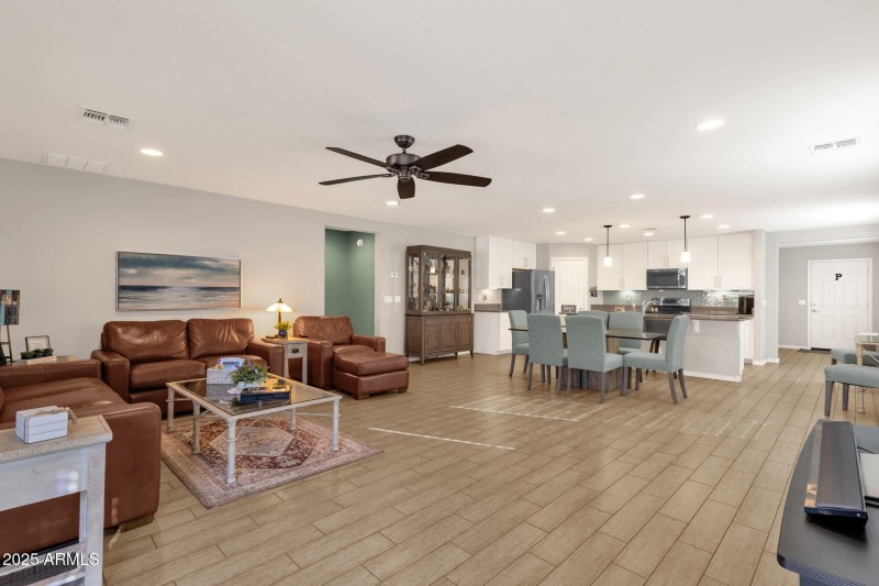 15-web-or-mls-2860-e-detroit-st