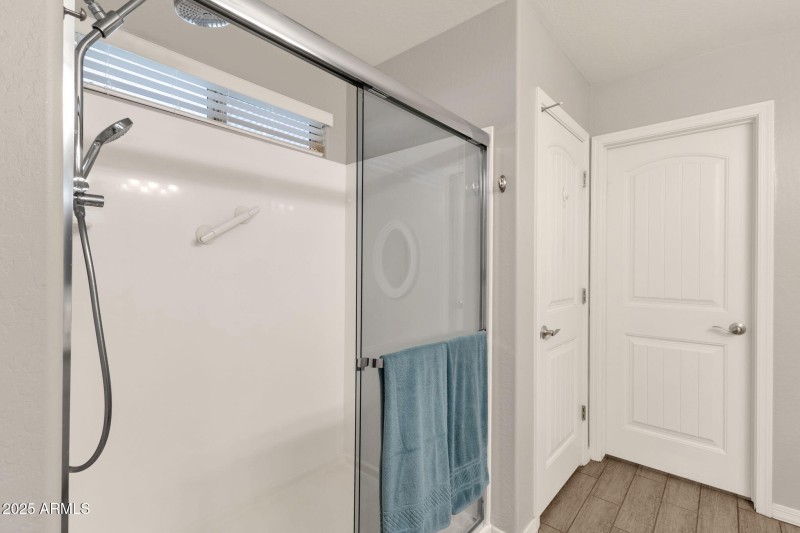 21-web-or-mls-2860-e-detroit-st