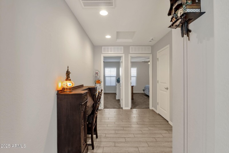 23-web-or-mls-2860-e-detroit-st