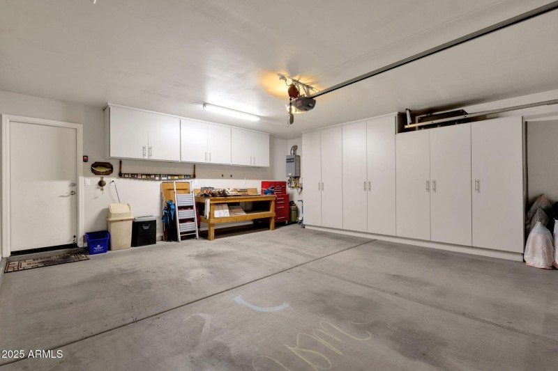 30-web-or-mls-2860-e-detroit-st