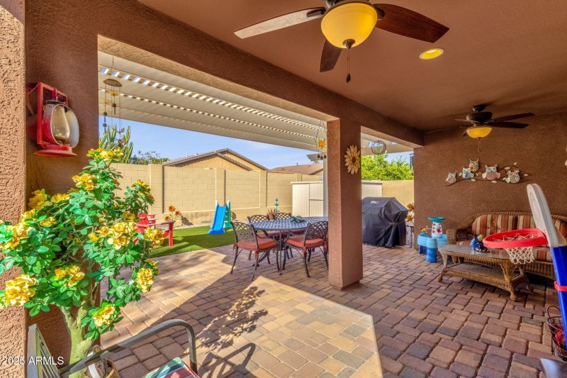 33-web-or-mls-2860-e-detroit-st