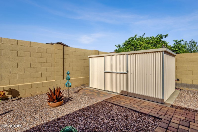 37-web-or-mls-2860-e-detroit-st