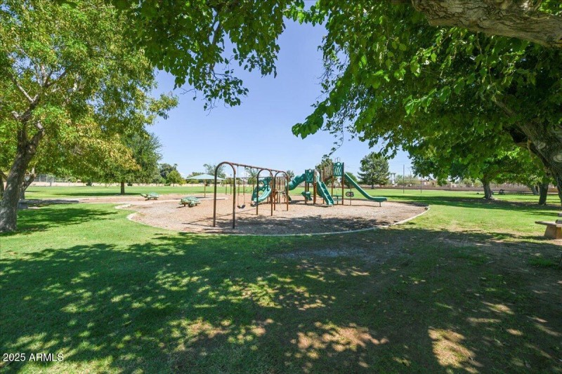 42-Neighborhood Play Ground