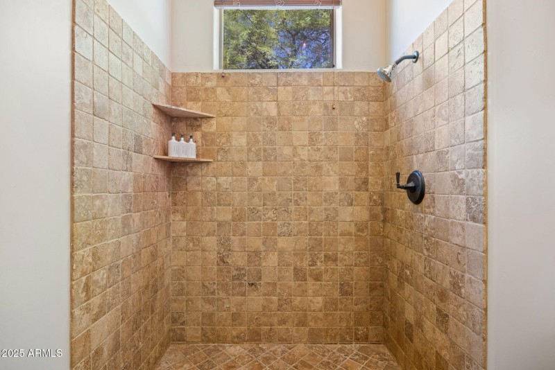 37-web-or-mls-8822-n-172nd-dr