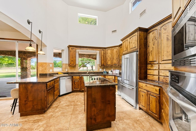 15-web-or-mls-8822-n-172nd-dr