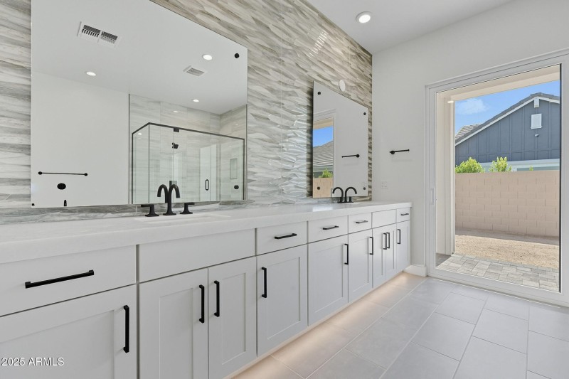 Primary Bathroom W Dual Sink Vanity