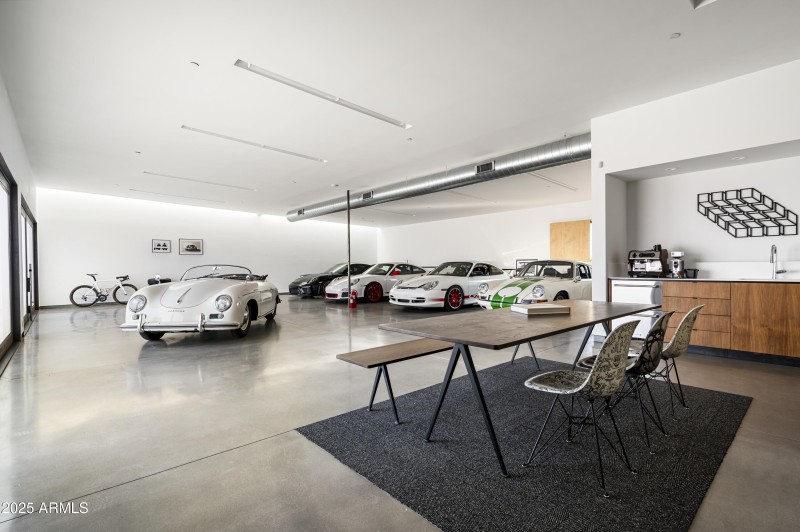 Show Garage with full bath