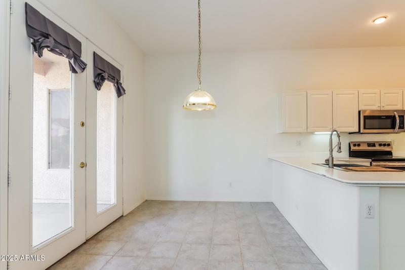 4-photo-Breakfast-Nook-02894e32-f4ad-412