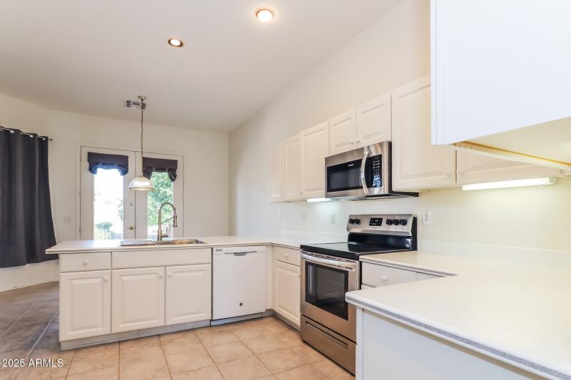 5-photo-Kitchen-51591387-bcf6-43cb-893c-