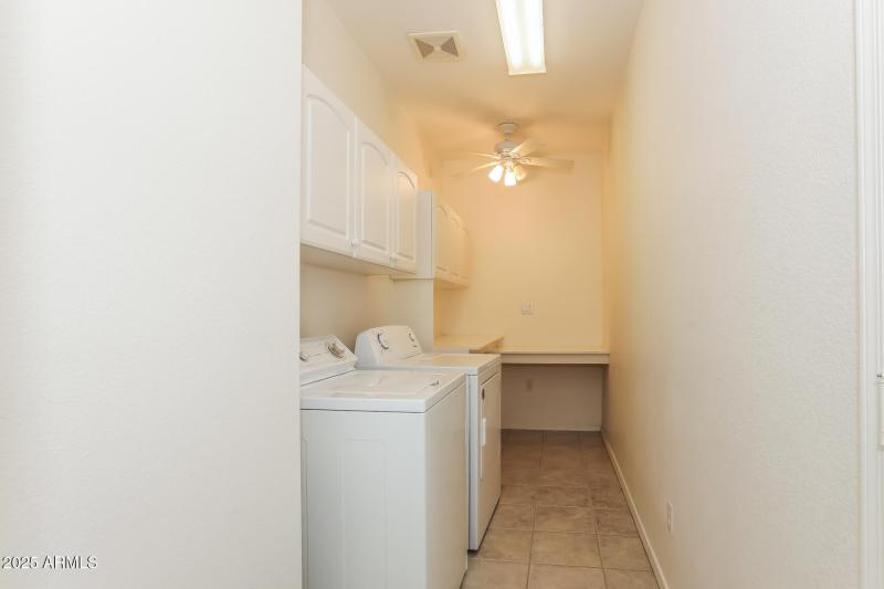 14-photo-Laundry-Room-528e3126-1109-4d13