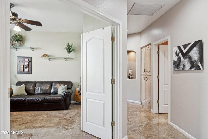 37-web-or-mls-5819-w-abraham-ln