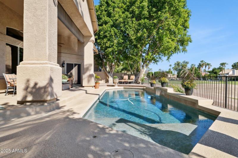 50-web-or-mls-5819-w-abraham-ln