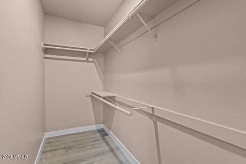 large-0193083a-2290-7056-82ed-de2c37212d