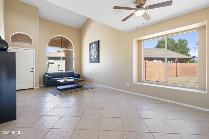 22-web-or-mls-QVB01951