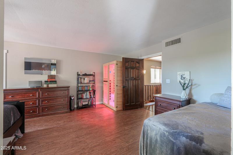 Primary Bed w Wall Heater