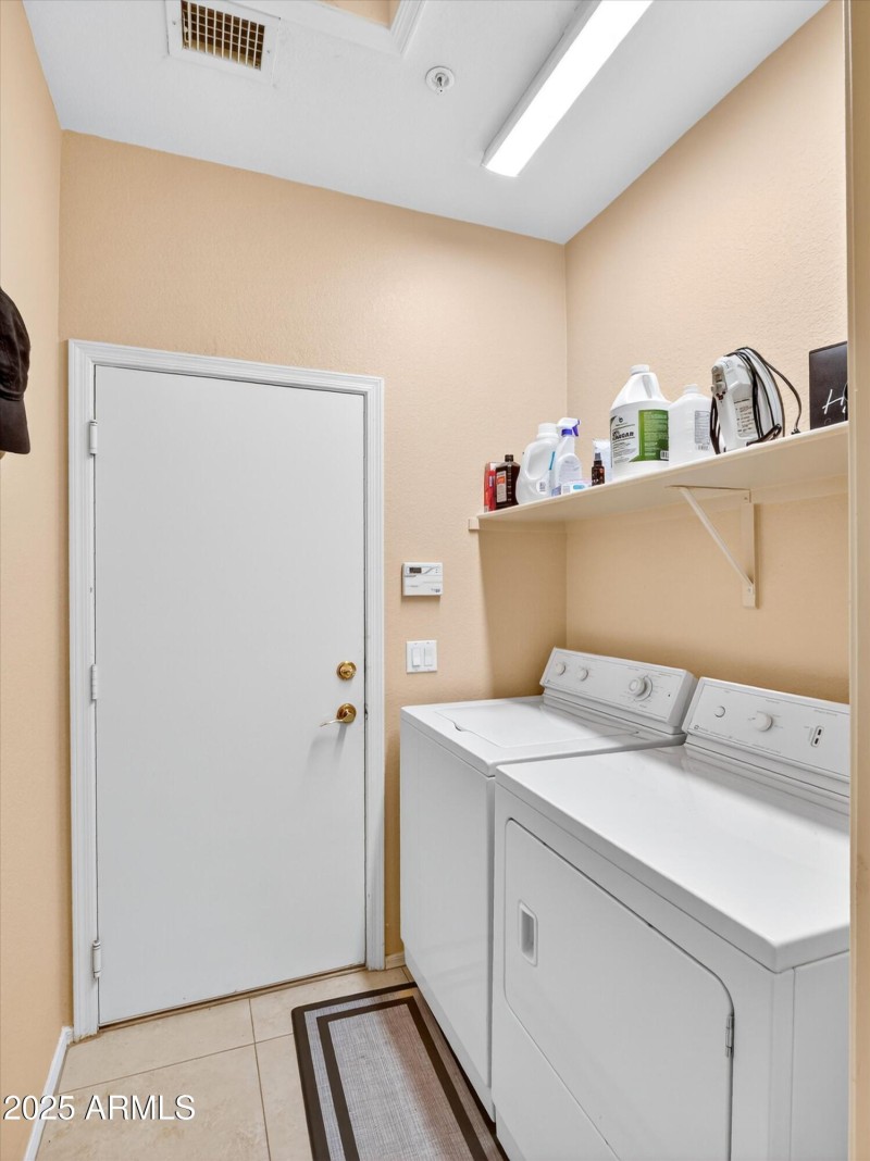 06-17132 E Hillcrest Dr-6