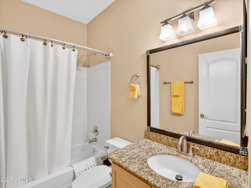 07-17132 E Hillcrest Dr-7