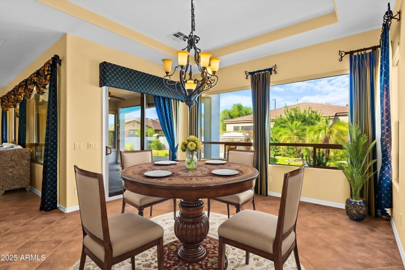 21-DSC06848 - Dining Room - Standard - 0