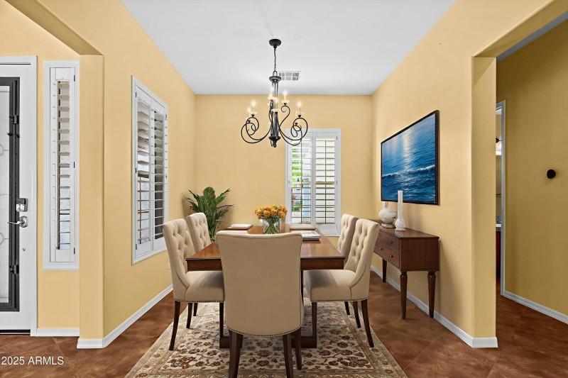 23-DSC06854 - Dining Room - Standard - 0