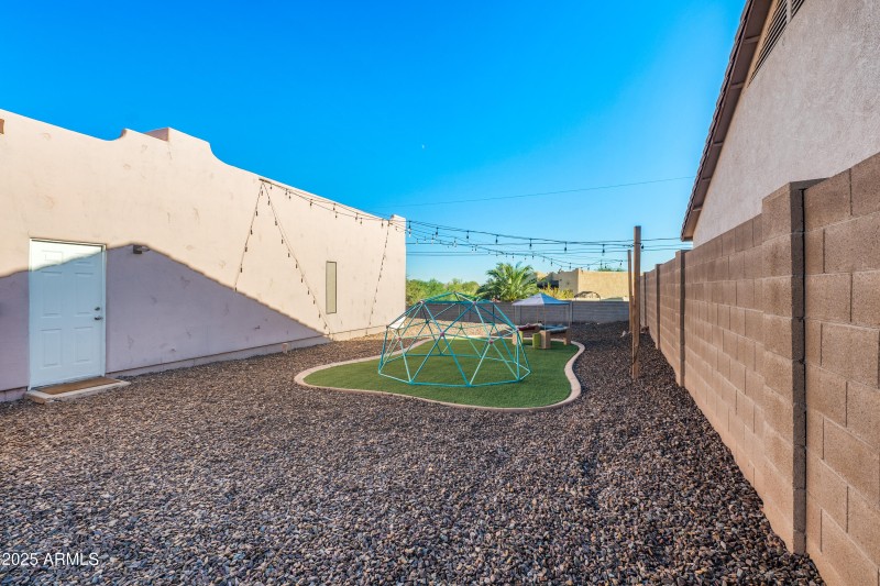 9801-E-Fortuna-Ave-New-BackYard-1