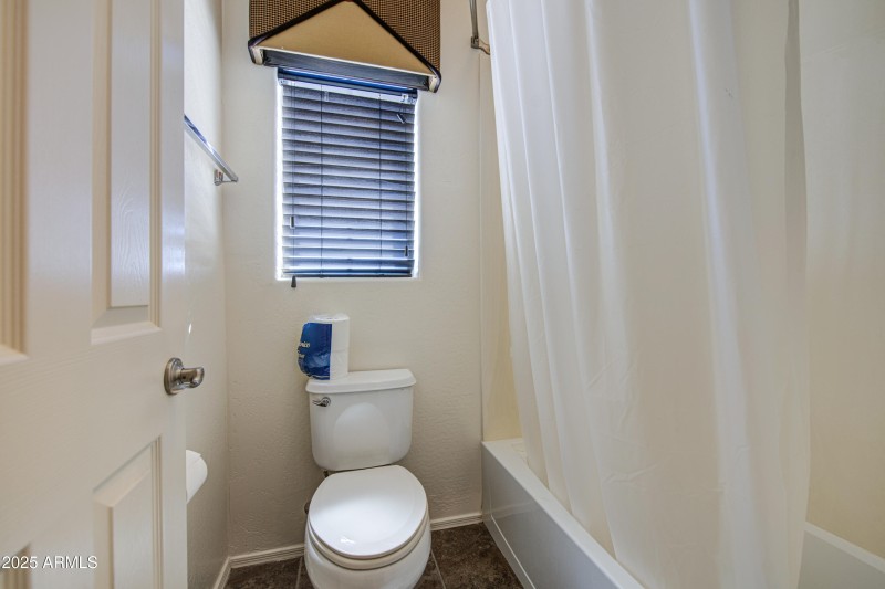 Bathroom 2-pic 2