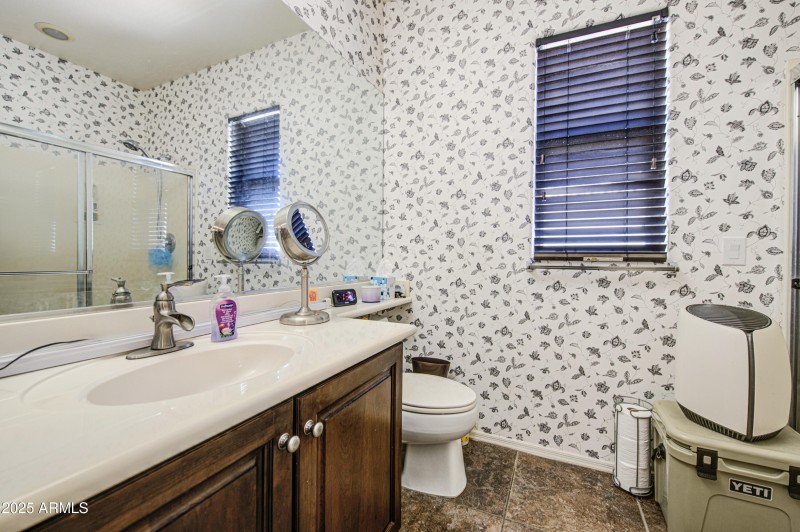 Bathroom 3-pic 2