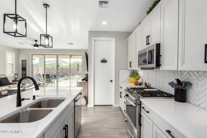 Gourmet Kitchen to Walk In Pantry