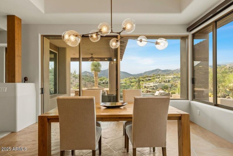 012_Delightful Dining