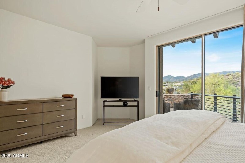 027_Magical Views, Privacy