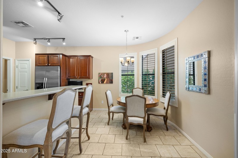7445 E Eagle Crest 1145 Dining area in k