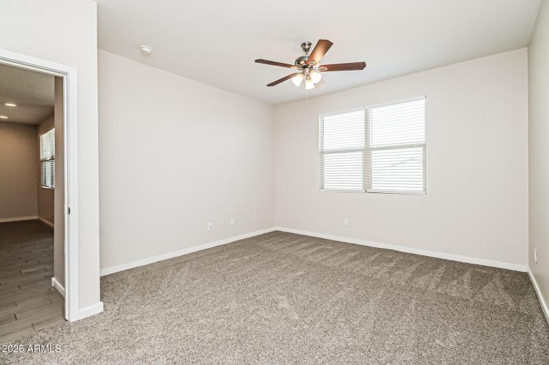 011-photo-main-bedroom-14849868