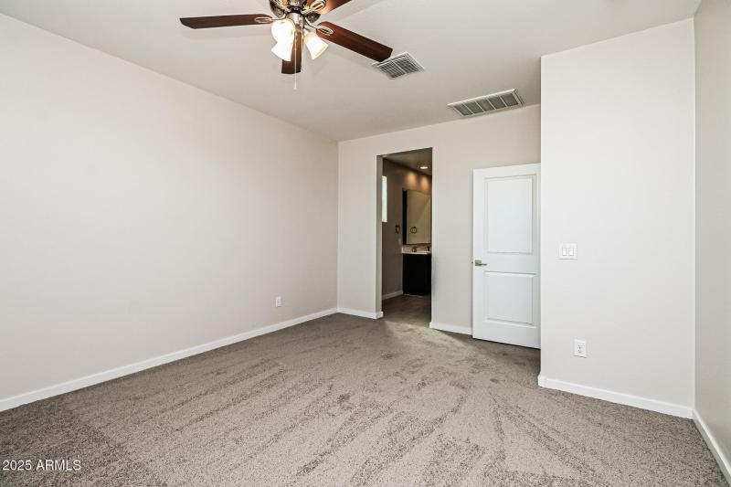 013-photo-main-bedroom-14849870