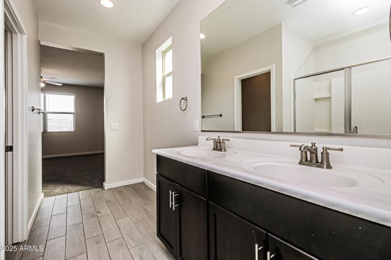 016-photo-main-bathroom-14849873