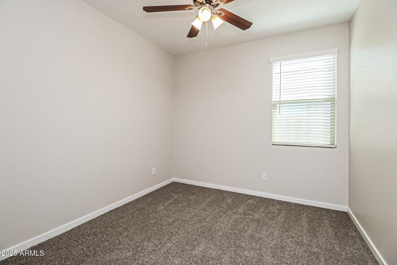 017-photo-bedroom-14849875